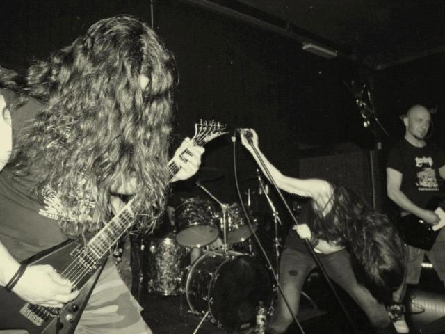 934964_580736421959538_100659095_n